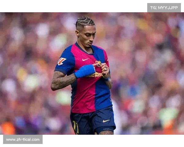 巴萨高位逼抢破解铁桶阵，拉菲尼亚抢断挑射显机智